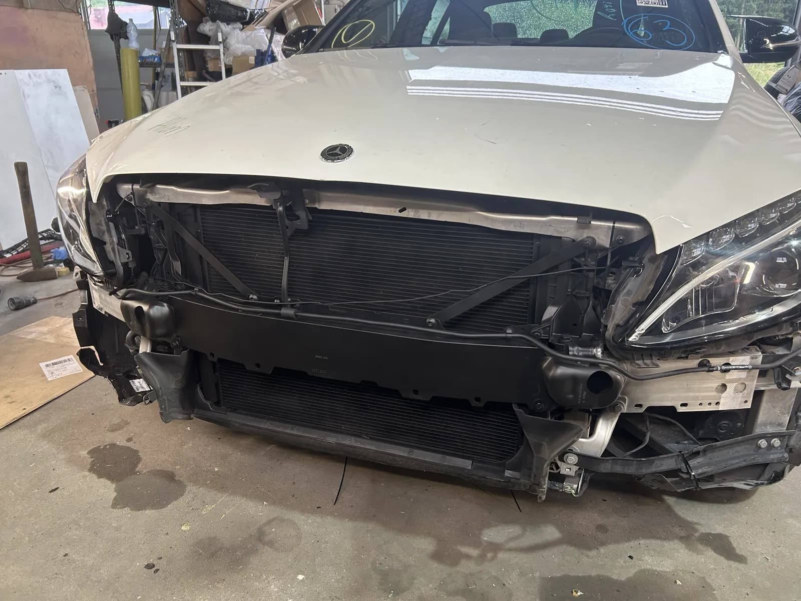 Nowe wzmocnienie zderzaka i chłodnice w Mercedesie W205