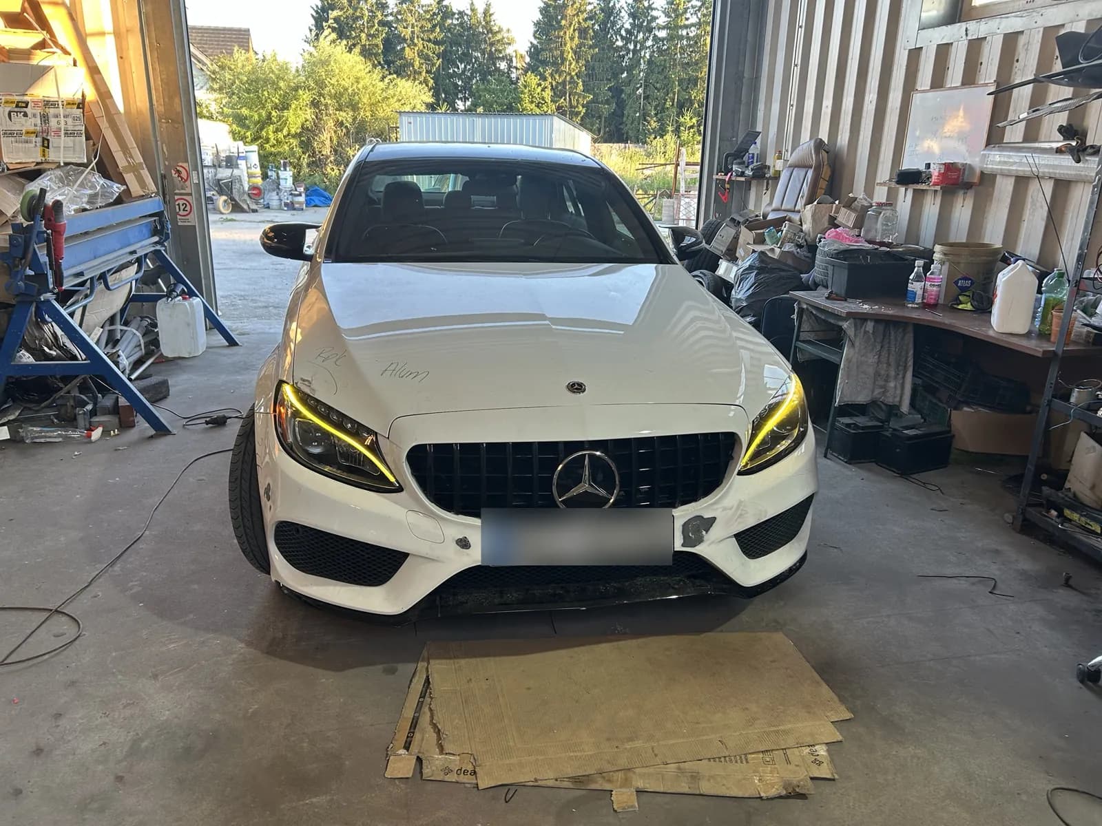 Mercedes W205 po złożeniu przodu, przed lakierowaniem